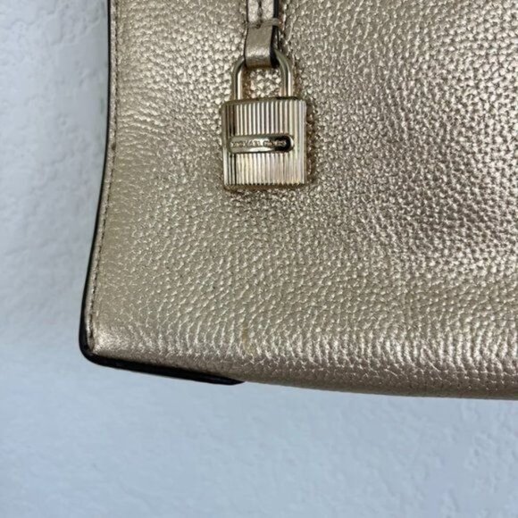 Michael Kors Mercer Leather Tote in Metallic Gold - Picture 5 of 14